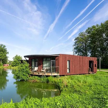 With Terrace & Pool Vakantiehuis