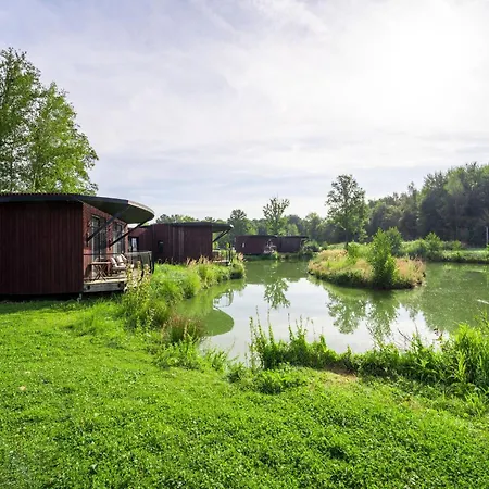 With Terrace & Pool Prázdninový dům