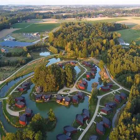 Prázdninový dům With Terrace & Pool