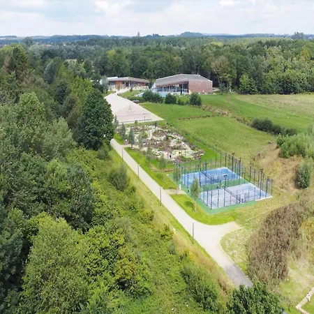 Vakantiehuis With Terrace & Pool