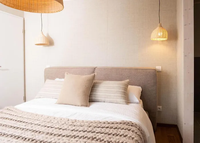 With Terrace & Pool Hébergement de vacances