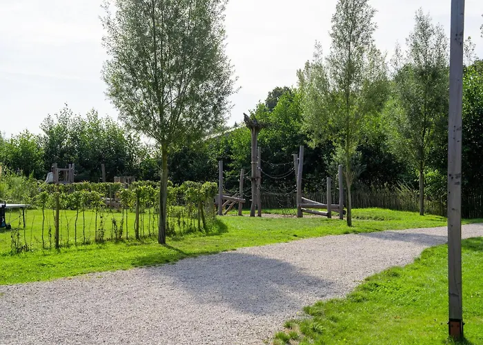 With Terrace & Pool Hébergement de vacances