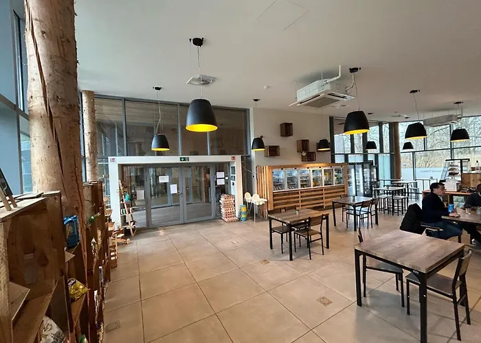 With Terrace & Pool Hébergement de vacances *