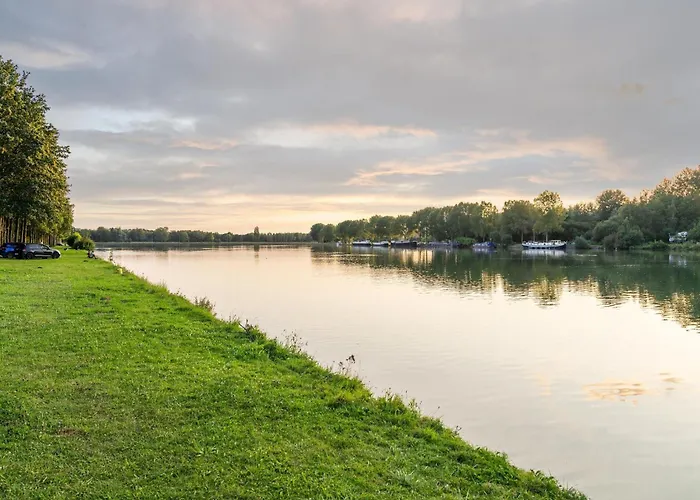 With Terrace & Pool * Antoing